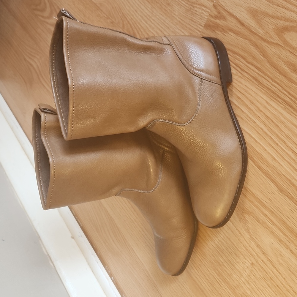 Coach boots, womens size 7 1/2, used condition,